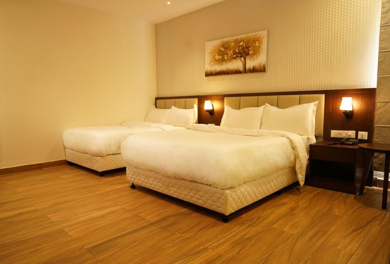 Hotel D Dev Виджаявада Экстерьер фото